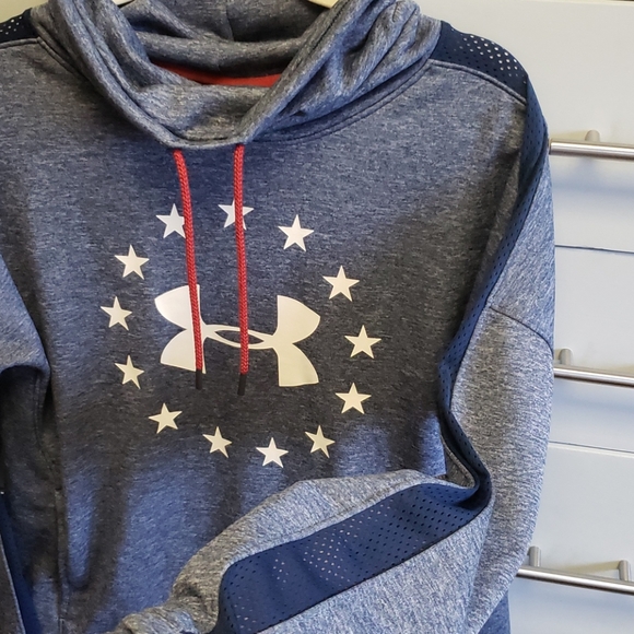 EUC Under Armour Pullover {L} - Picture 3 of 13